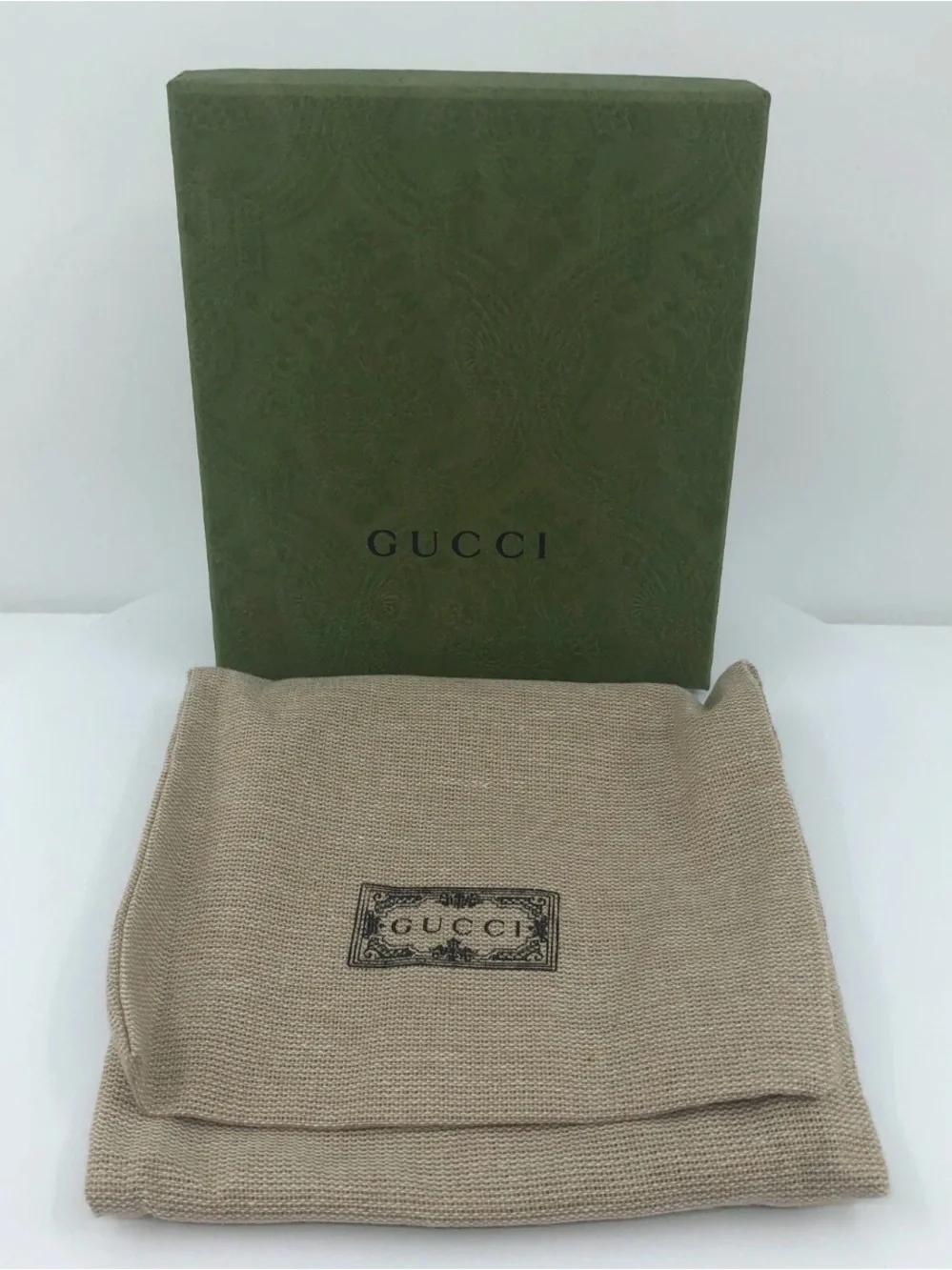 Gucci Men's Black Bifold Wallet Solid Logo Accent Credit Card Feature
